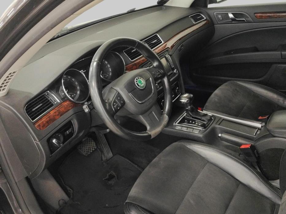 SKODA Superb 2011
