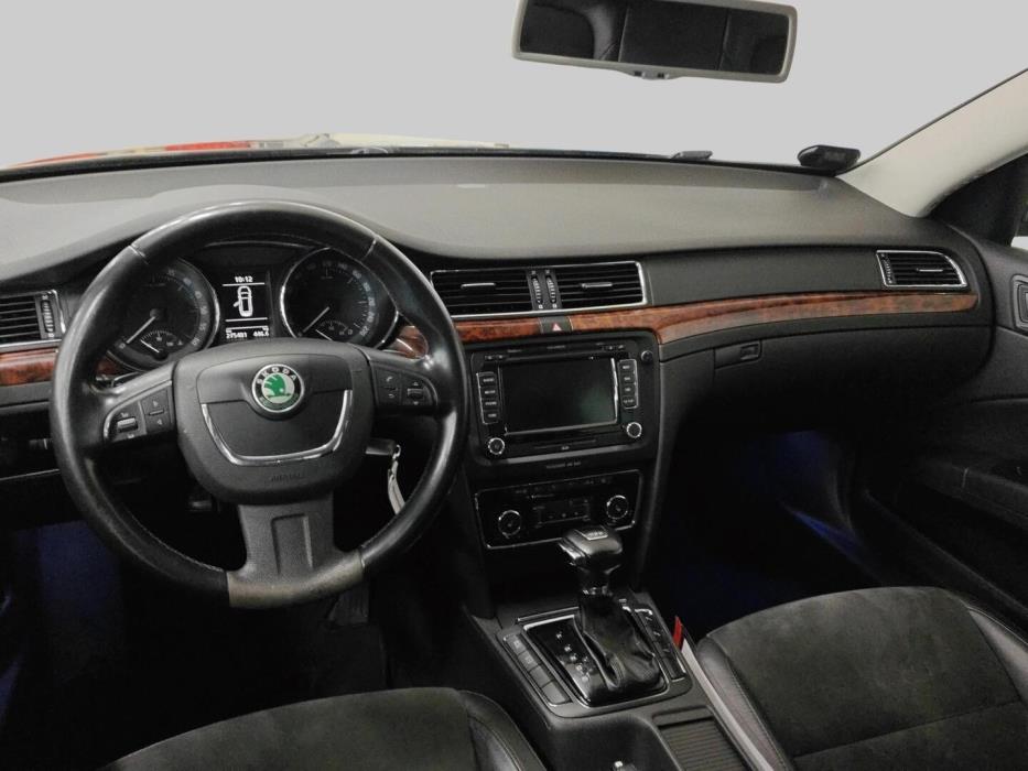 SKODA Superb 2011