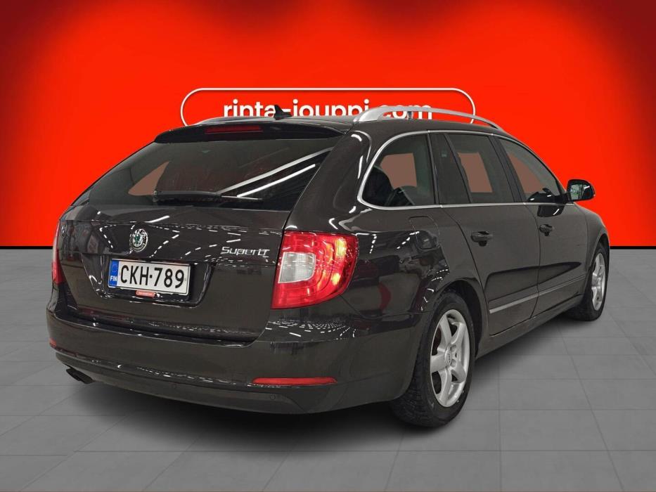 SKODA Superb 2011