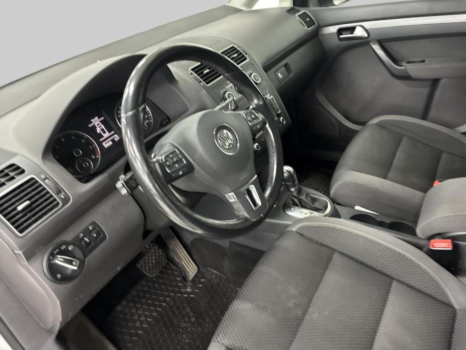VOLKSWAGEN Touran 2014