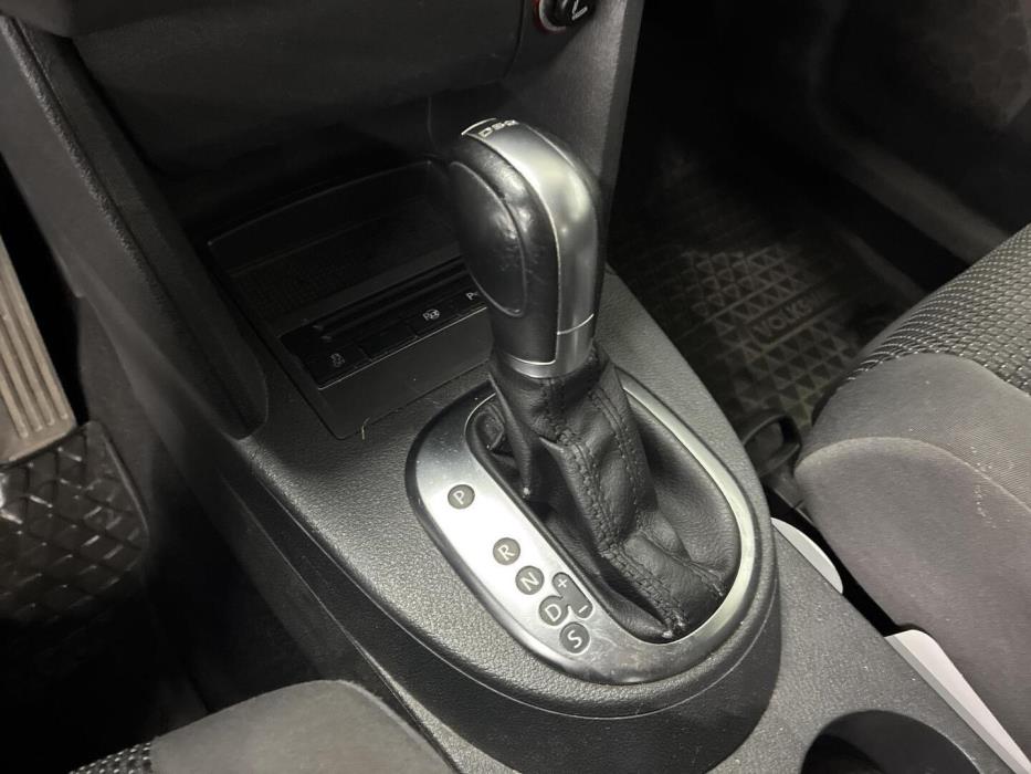 VOLKSWAGEN Touran 2014