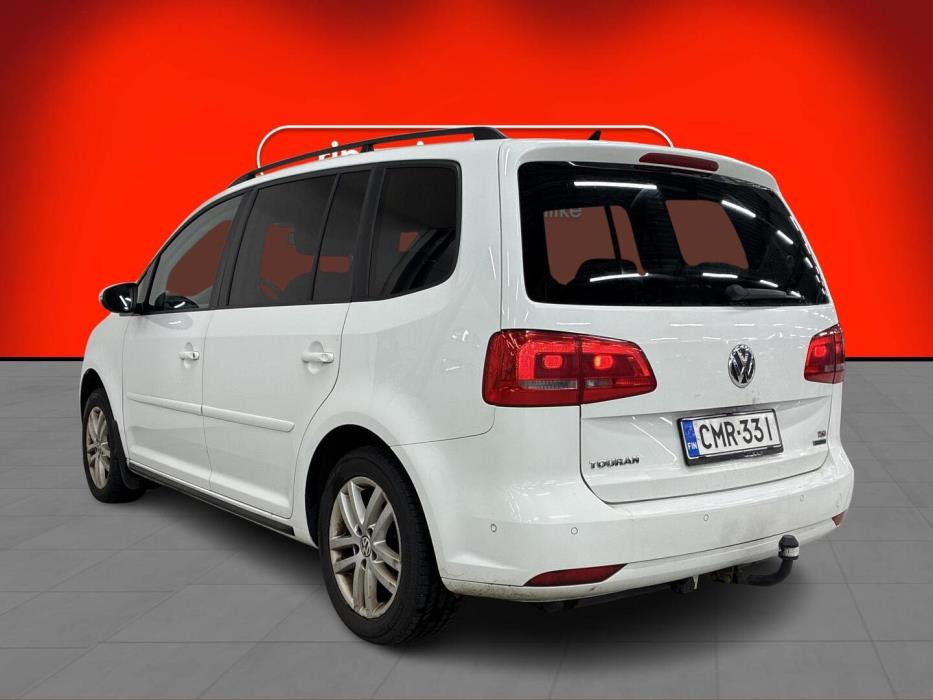 VOLKSWAGEN Touran 2014