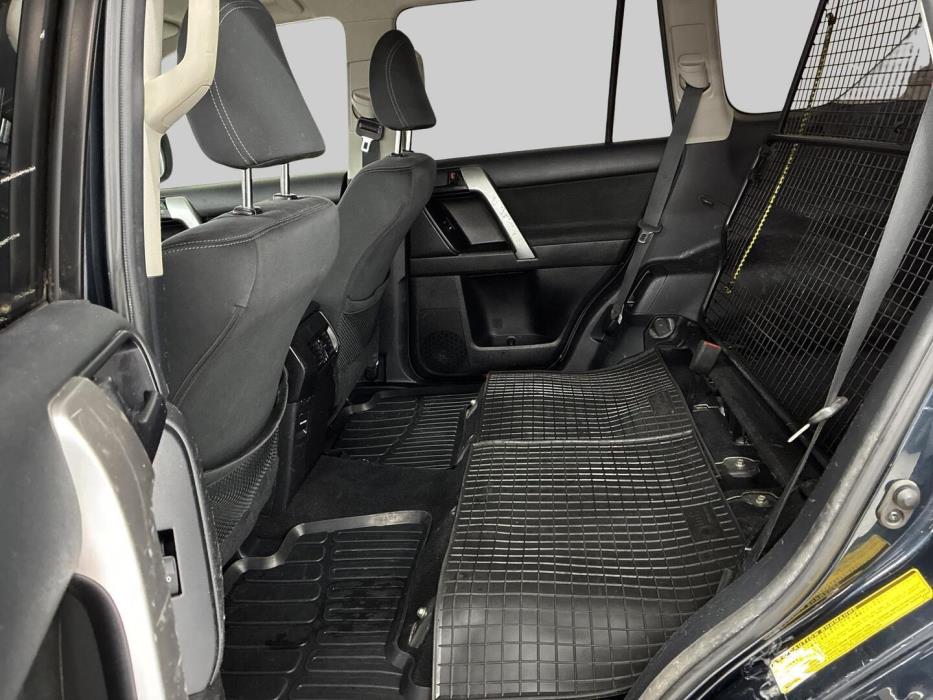 TOYOTA LAND CRUISER 2015