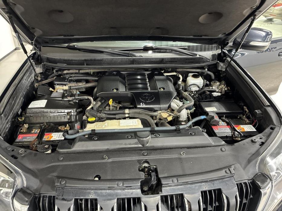 TOYOTA LAND CRUISER 2015