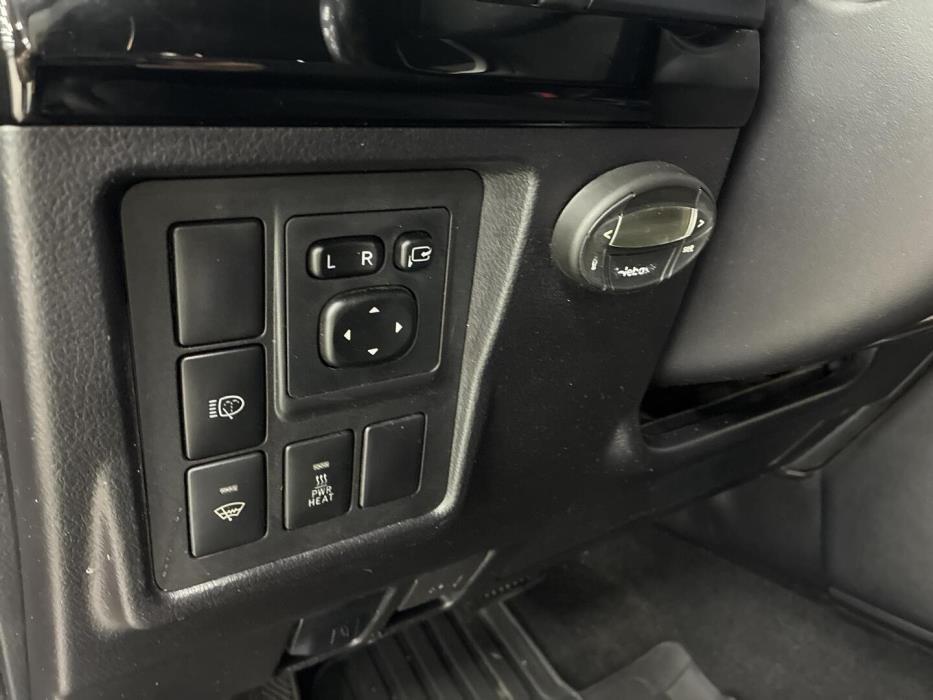TOYOTA LAND CRUISER 2015
