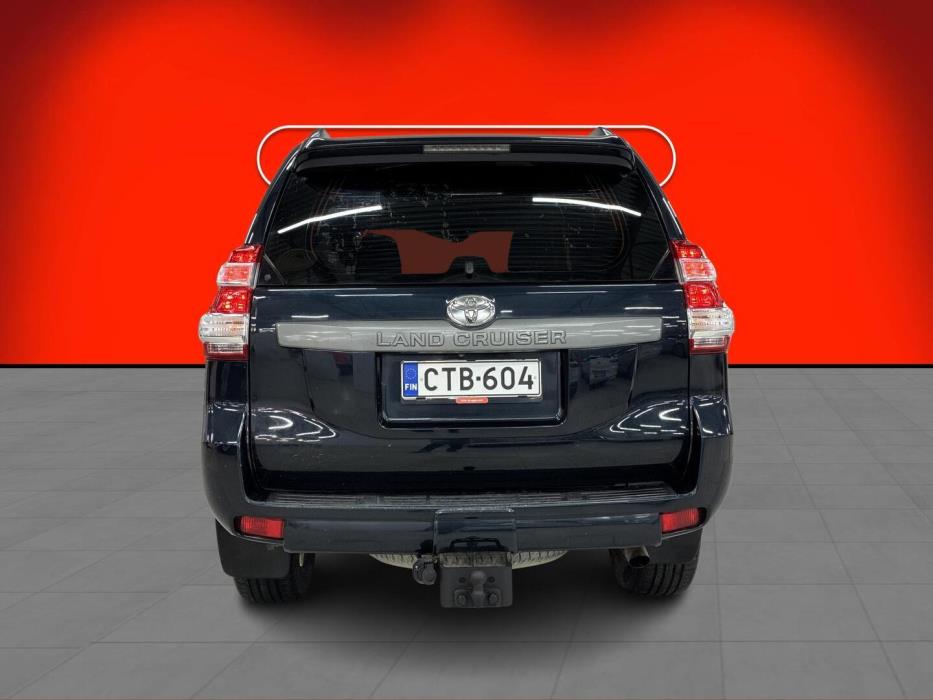 TOYOTA LAND CRUISER 2015