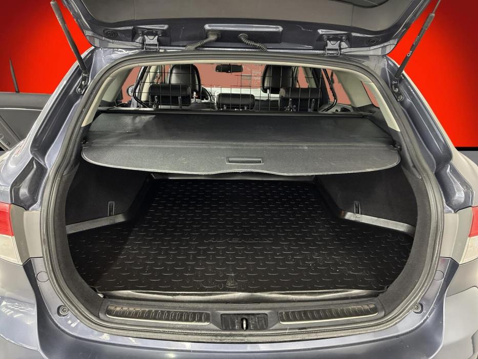 TOYOTA Avensis 2015