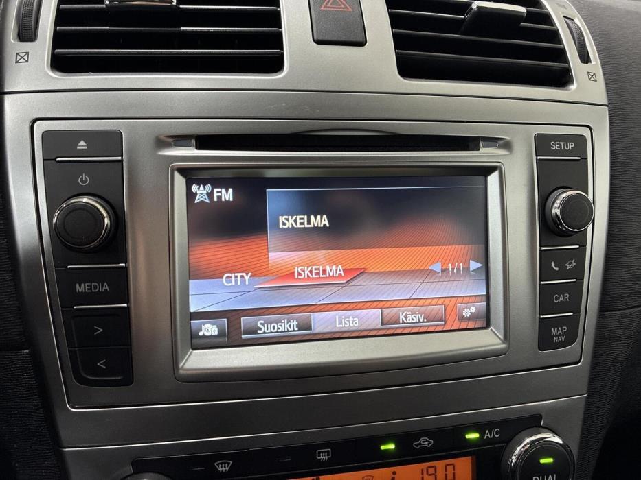 TOYOTA Avensis 2015