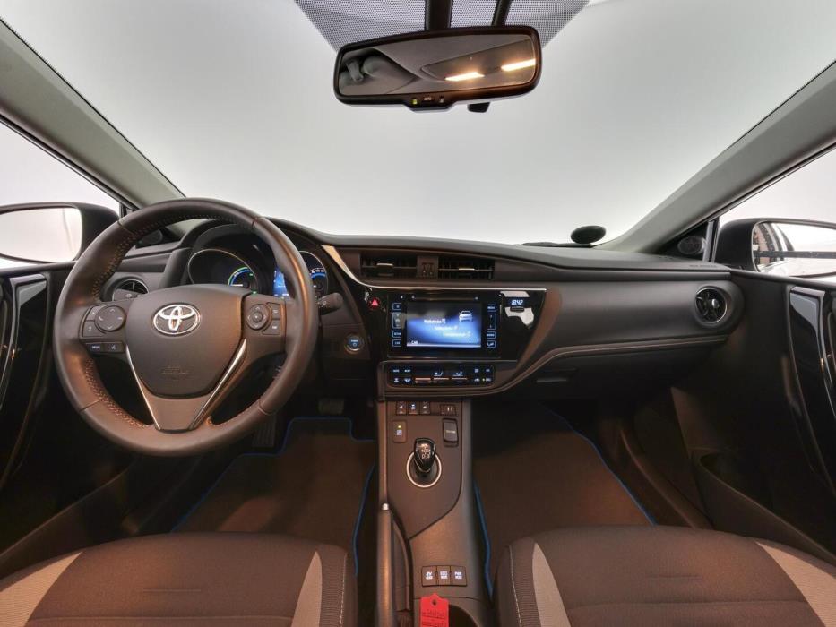 TOYOTA AURIS 2016