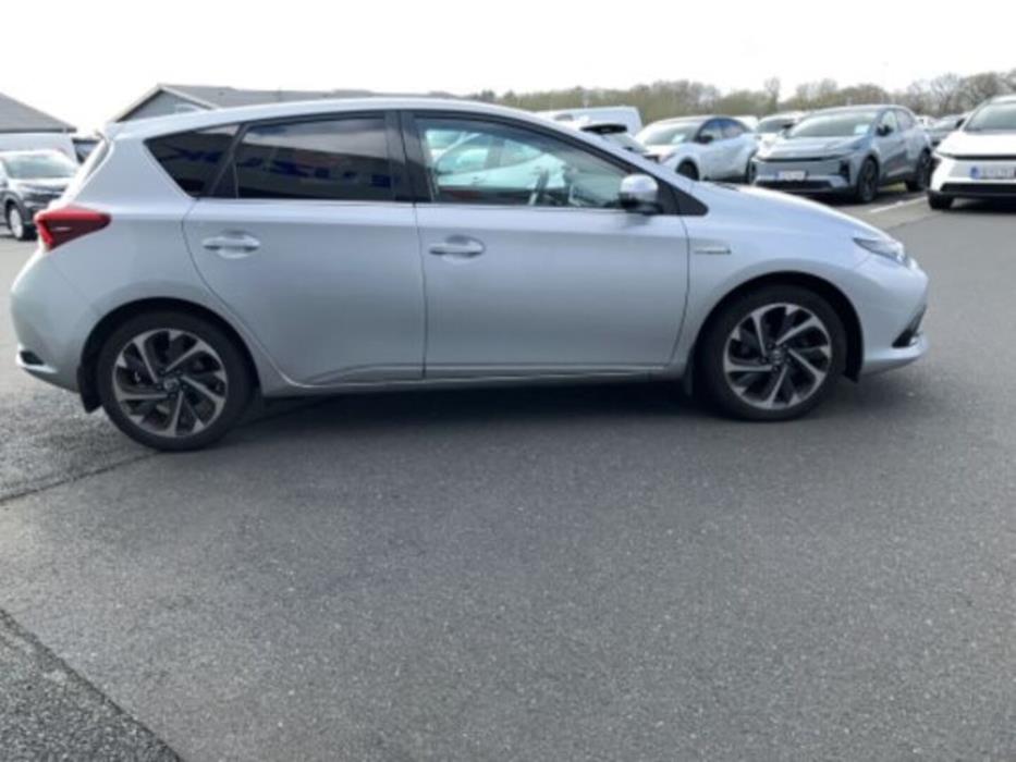 TOYOTA AURIS 2016