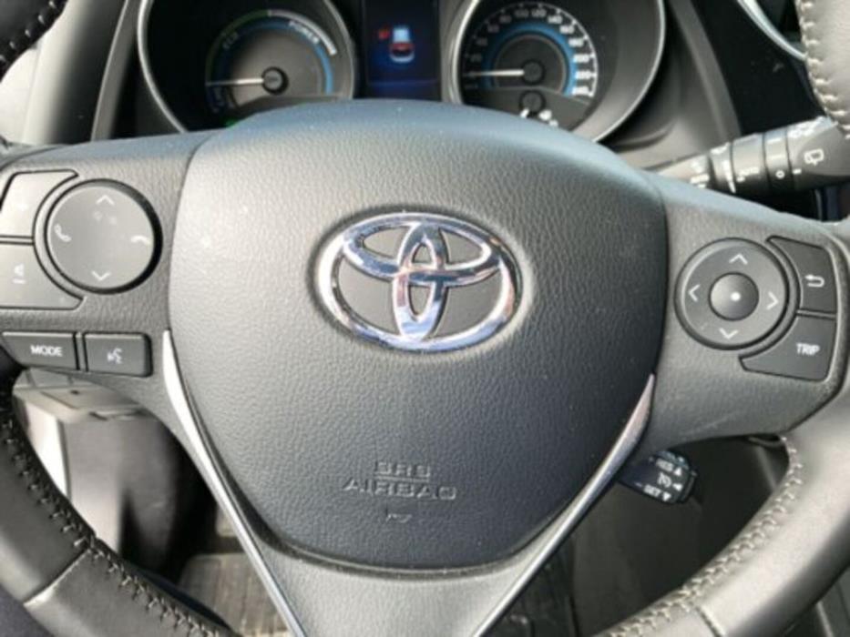 TOYOTA AURIS 2016