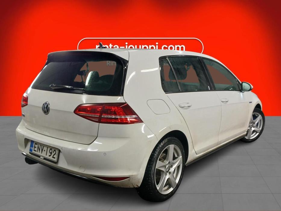 VOLKSWAGEN Golf 2016