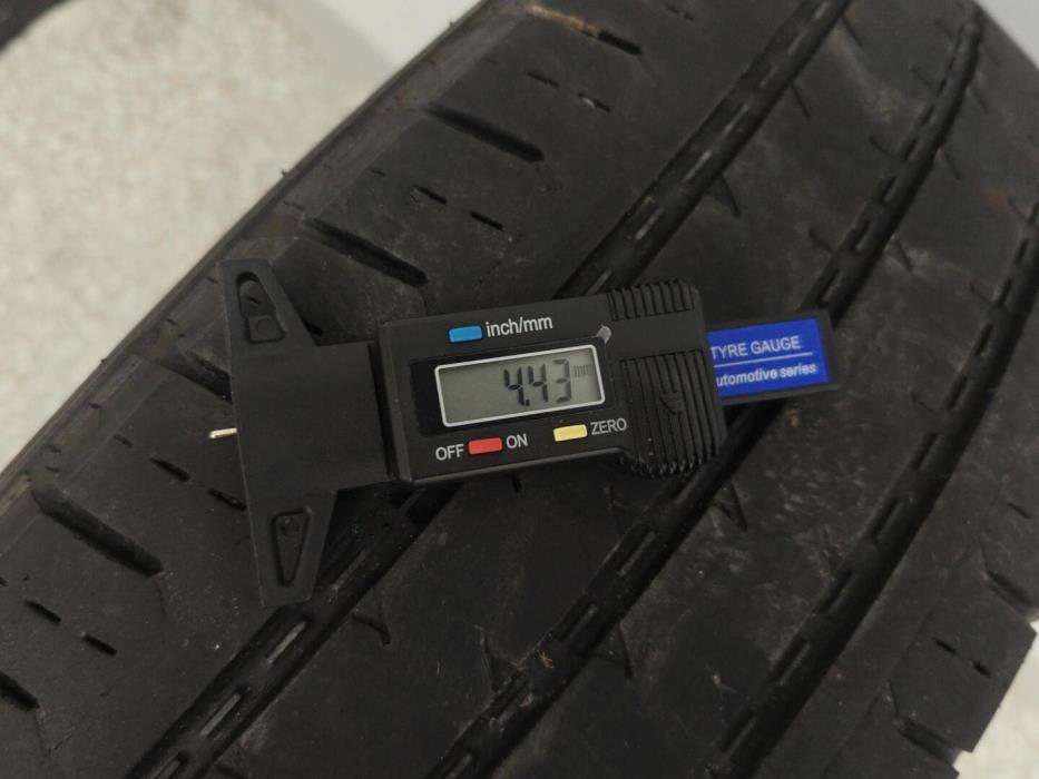 VOLKSWAGEN Caravelle 2012