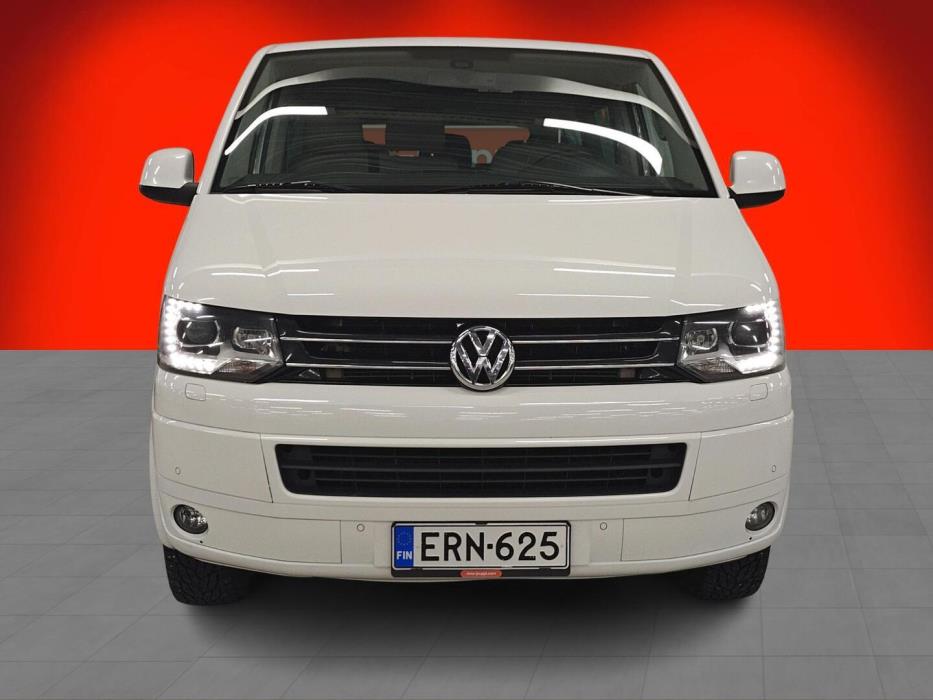 VOLKSWAGEN Caravelle 2012