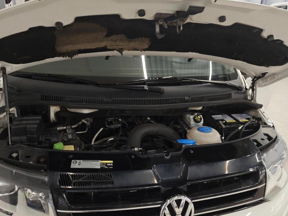 VOLKSWAGEN Caravelle 2012