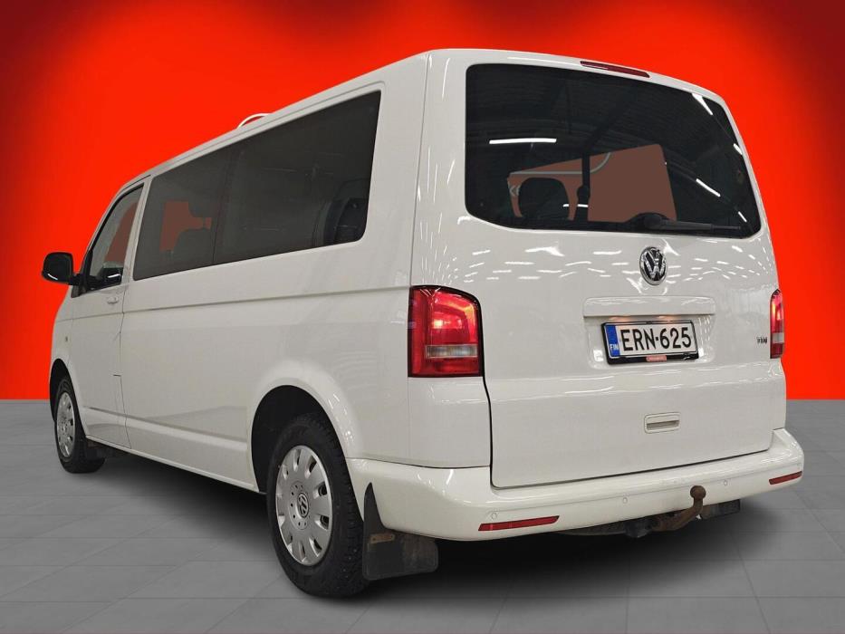 VOLKSWAGEN Caravelle 2012