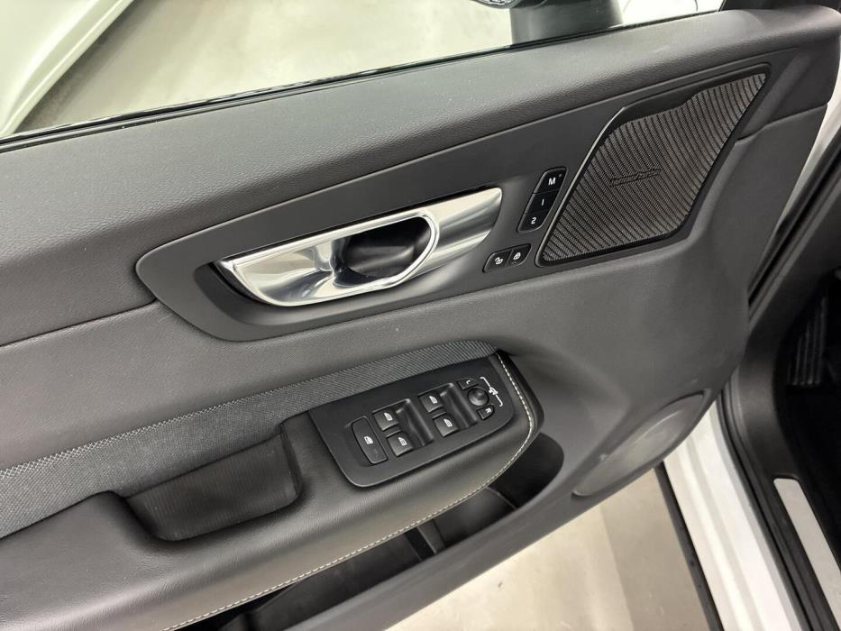 VOLVO XC60 2021