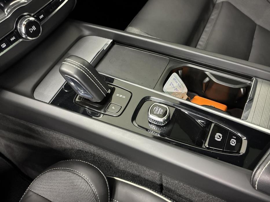 VOLVO XC60 2021