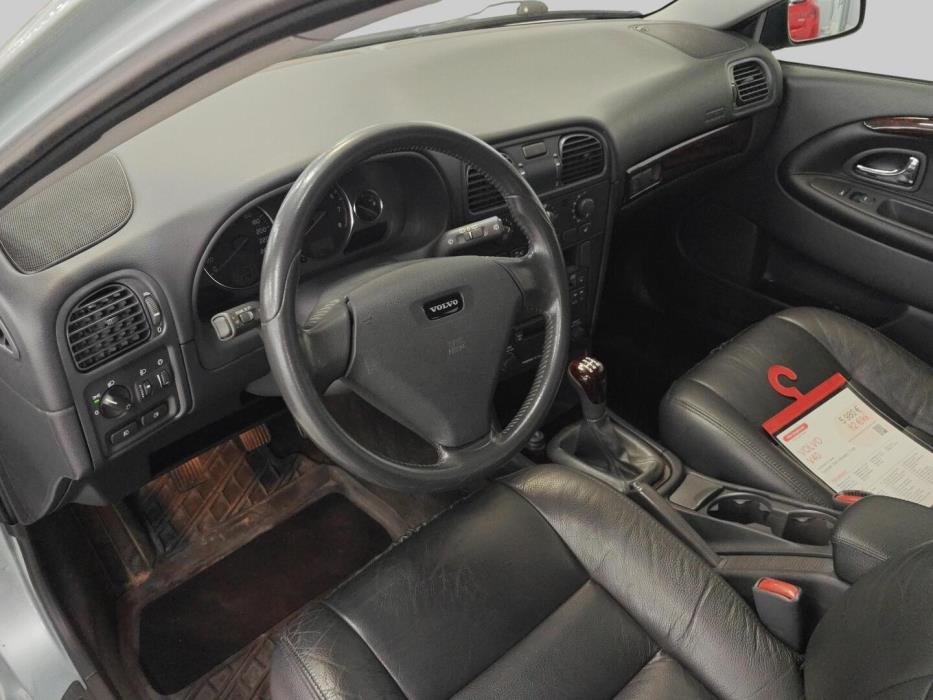 VOLVO V40 2004