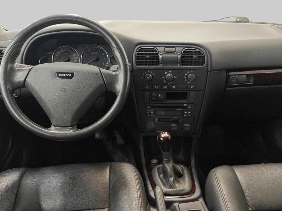 VOLVO V40 2004