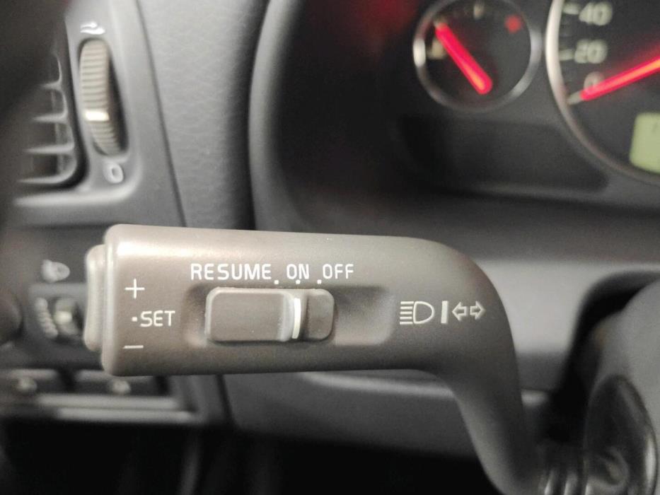 VOLVO V40 2004