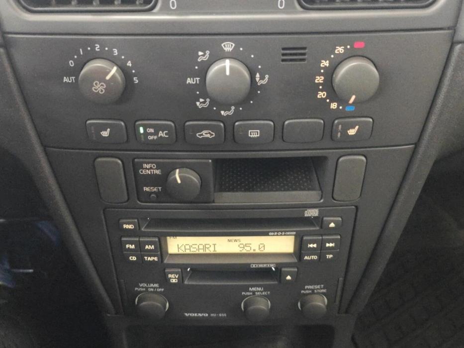 VOLVO V40 2004
