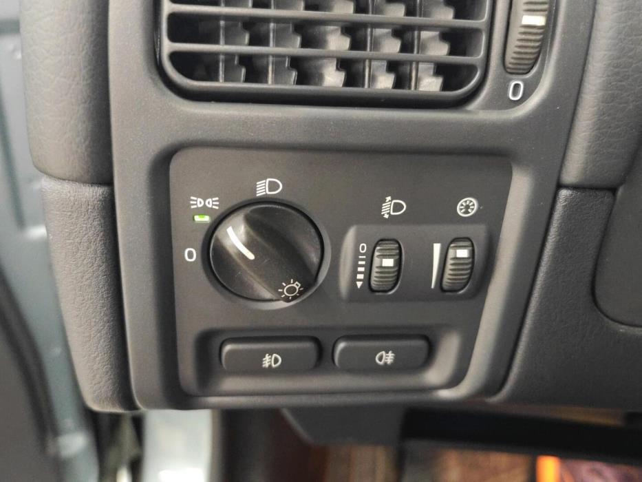 VOLVO V40 2004