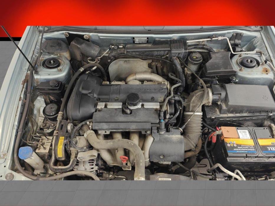 VOLVO V40 2004