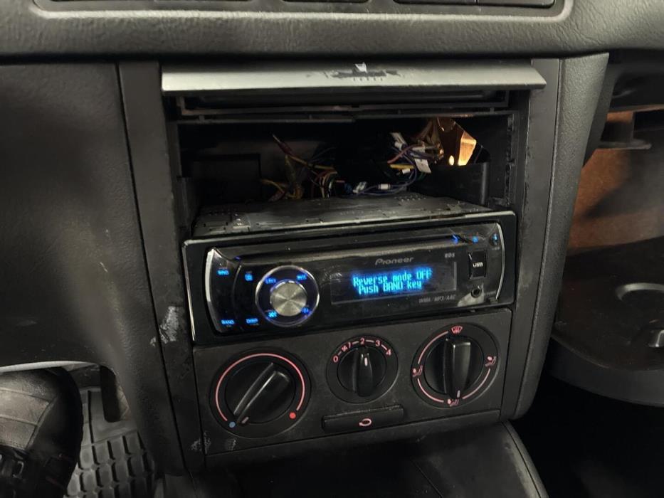 VOLKSWAGEN GOLF 1998