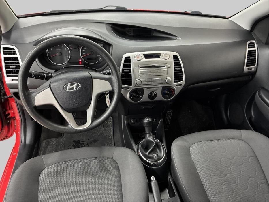 HYUNDAI i20 2012