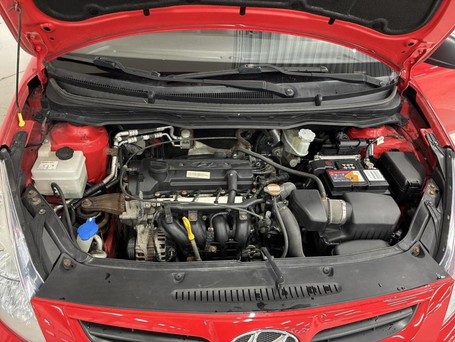HYUNDAI i20 2012