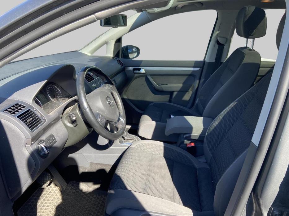 VOLKSWAGEN Touran 2015