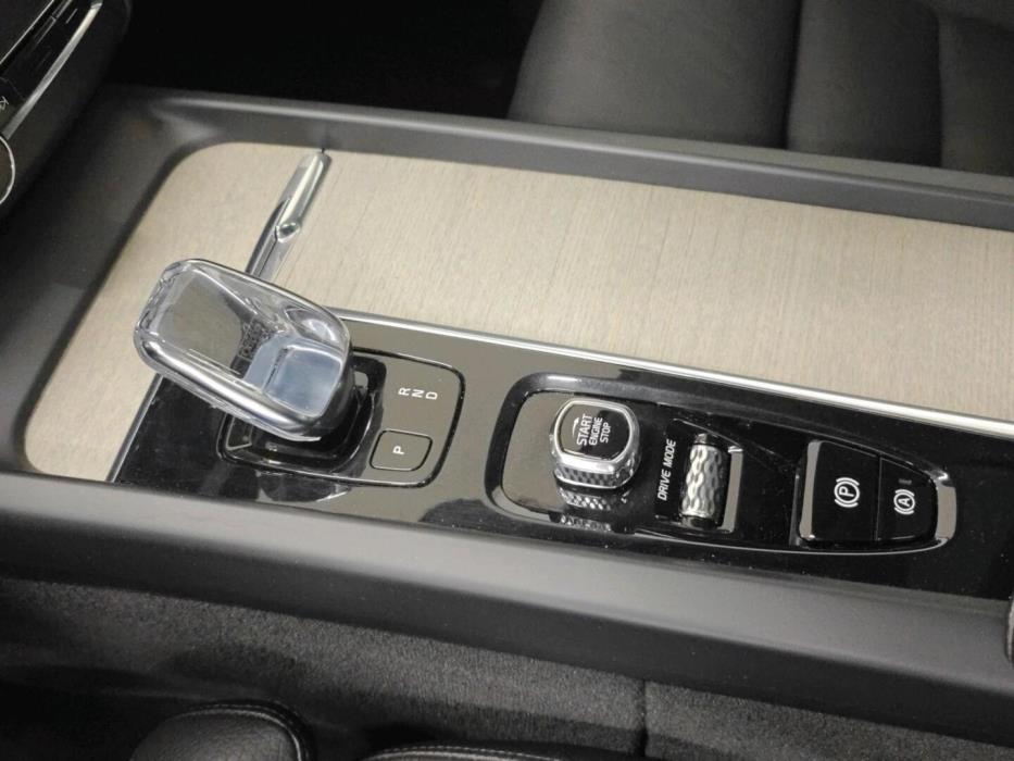 VOLVO XC60 2021