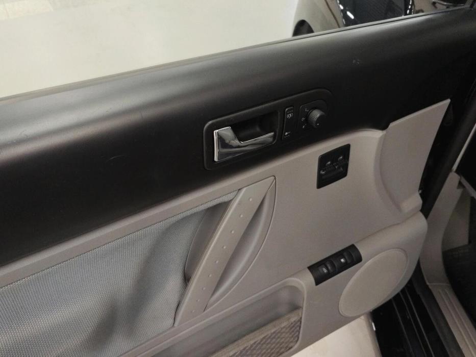 VOLKSWAGEN New Beetle 2007