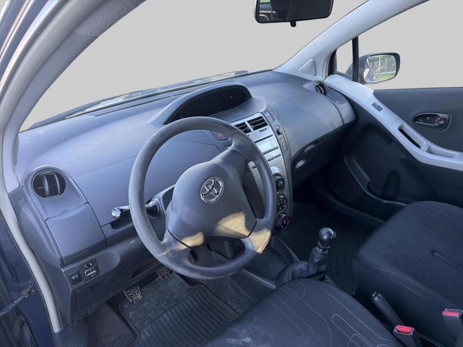 TOYOTA Yaris 2010