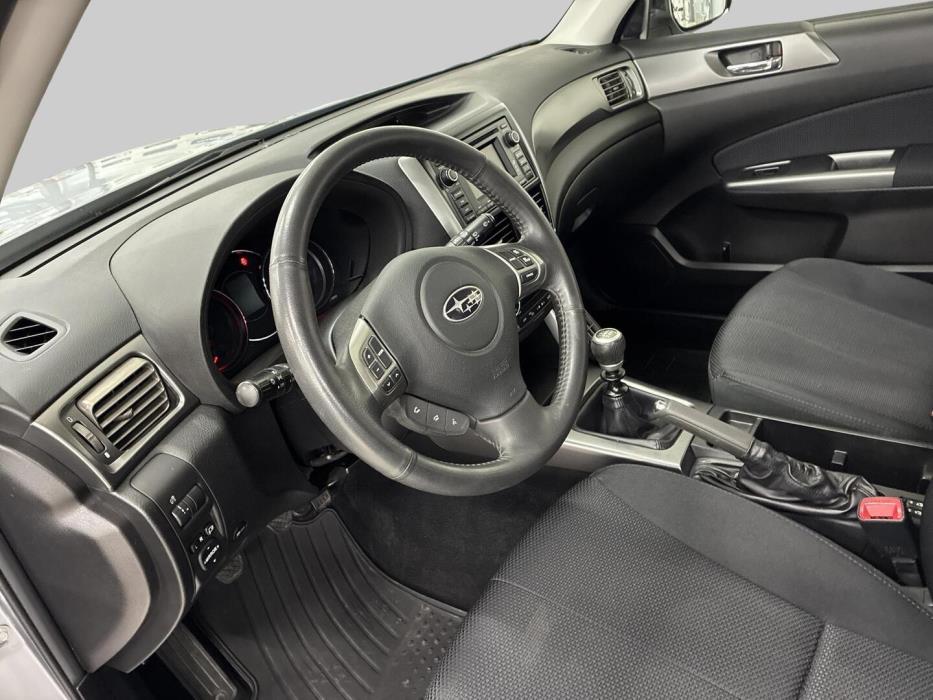 SUBARU Forester 2012