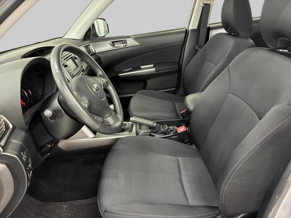 SUBARU Forester 2012