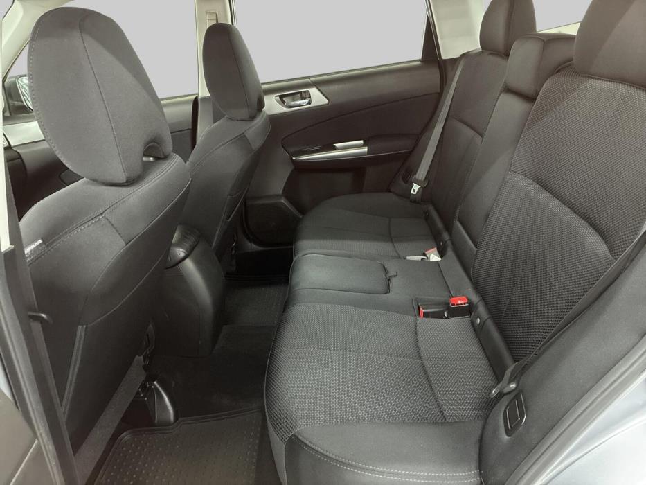 SUBARU Forester 2012