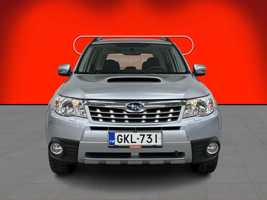 SUBARU Forester 2012