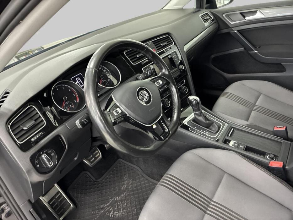 VOLKSWAGEN Golf 2016