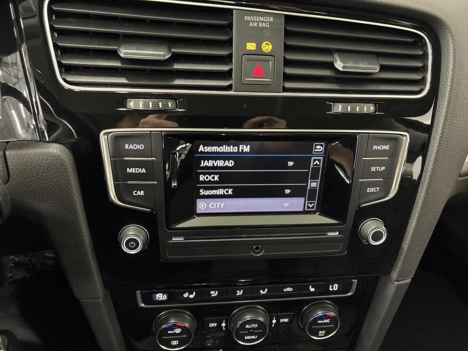 VOLKSWAGEN Golf 2016