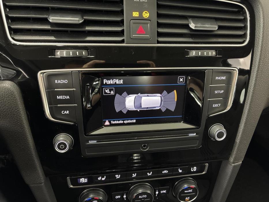 VOLKSWAGEN Golf 2016