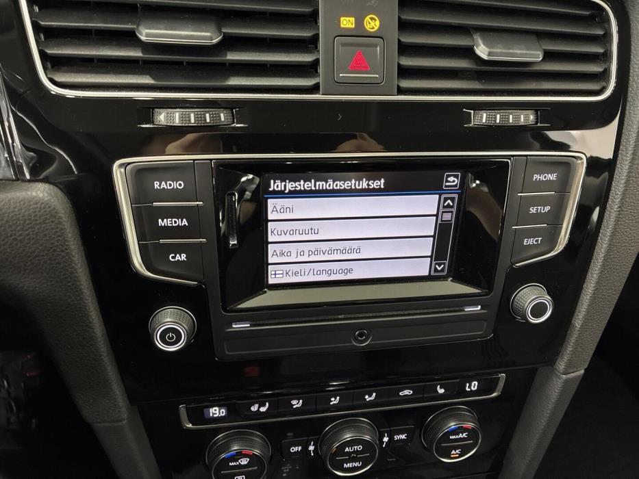 VOLKSWAGEN Golf 2016