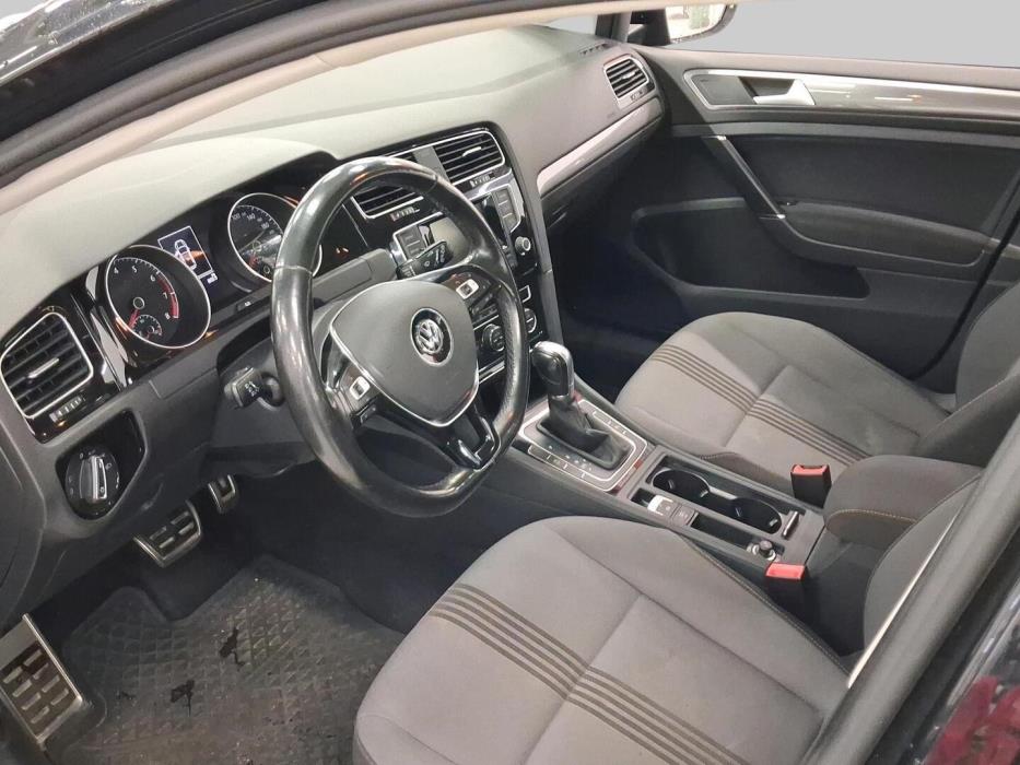 VOLKSWAGEN Golf 2016