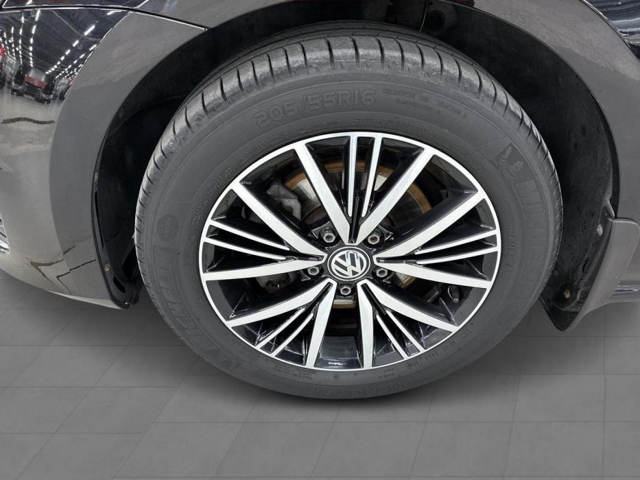 VOLKSWAGEN Golf 2016