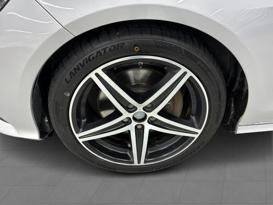 MERCEDES-BENZ E 2015