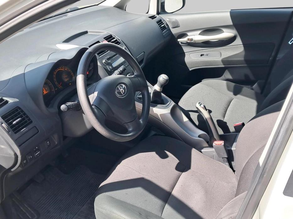 TOYOTA Auris 2009