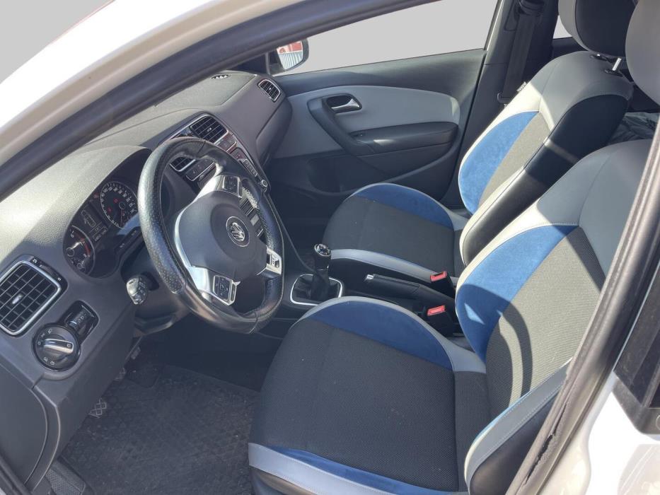 VOLKSWAGEN Polo 2014
