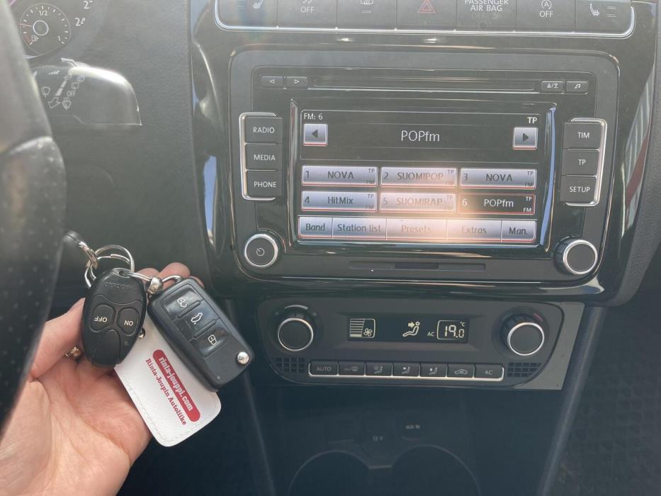 VOLKSWAGEN Polo 2014