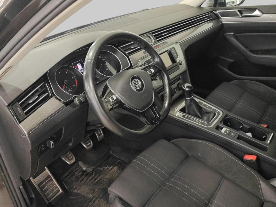 VOLKSWAGEN Passat 2016